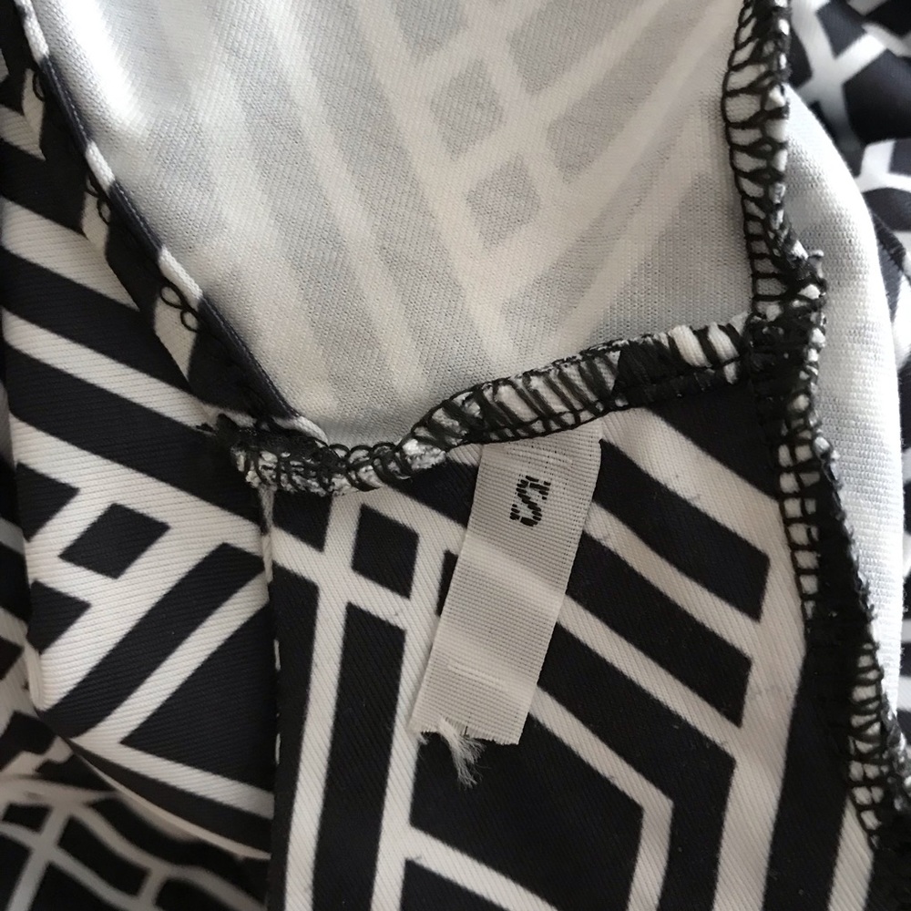 Geometric Tie-Front Ruffle Dress - Picture 7 of 7